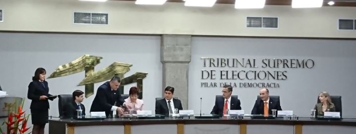 Carlos Alvarado promete trabajo y gobierno de unidad al recibir credencial del TSE