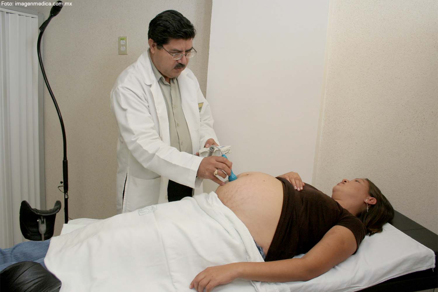 Caja cobró servicios a embarazadas en condición de morosidad, alerta la Defensoría