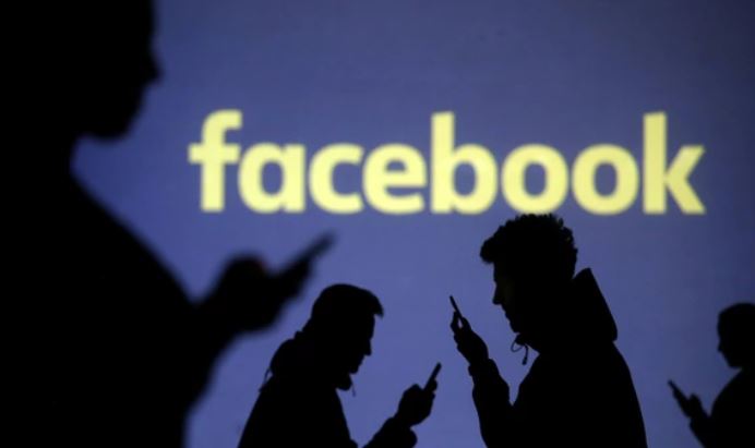 Facebook guarda muchos más datos personales de los que reconoció Mark Zuckerberg