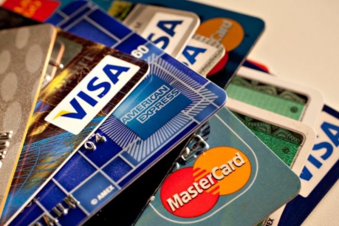 Cada tico maneja tres tarjetas de débito y dos de crédito, en promedio