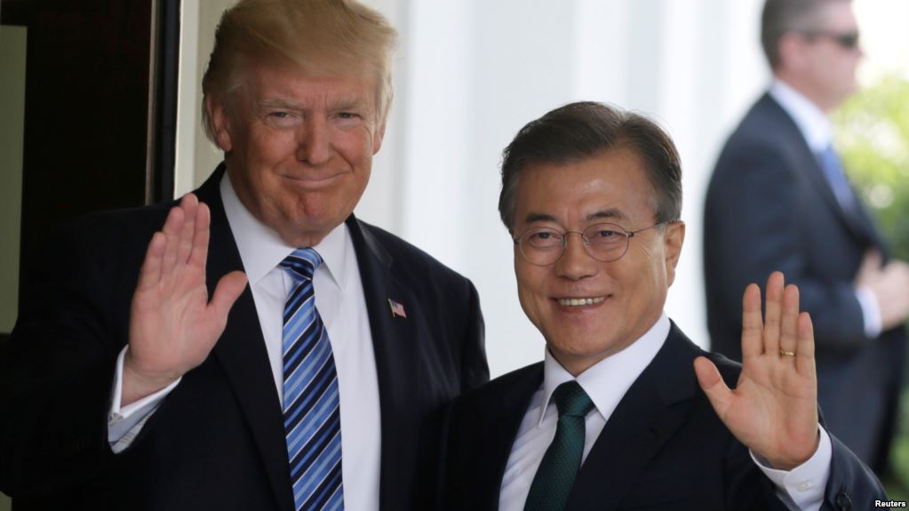 Trump recibe a presidente surcoreano para discutir la cumbre con Kim