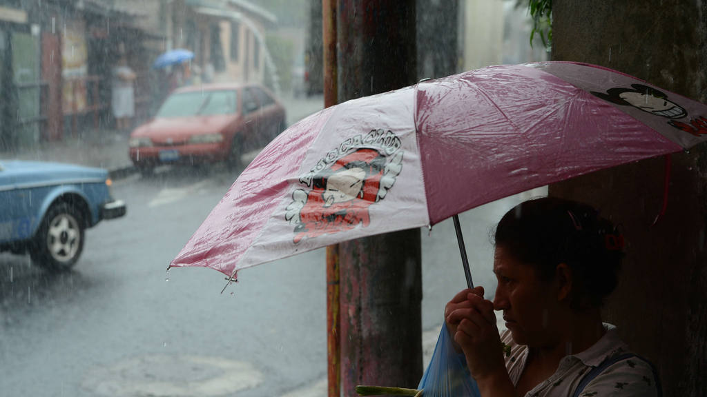 CNE mantiene alerta verde por fuertes lluvias
