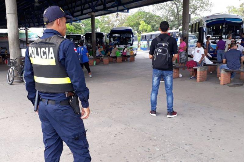 Detienen a filipinas ligadas a presunto intento de robo de niño en Palmares