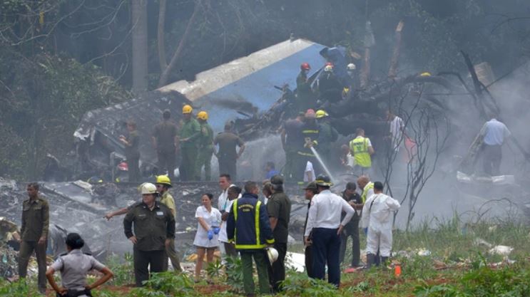 México suspendió a la aerolínea dueña del avión que se estrelló en Cuba