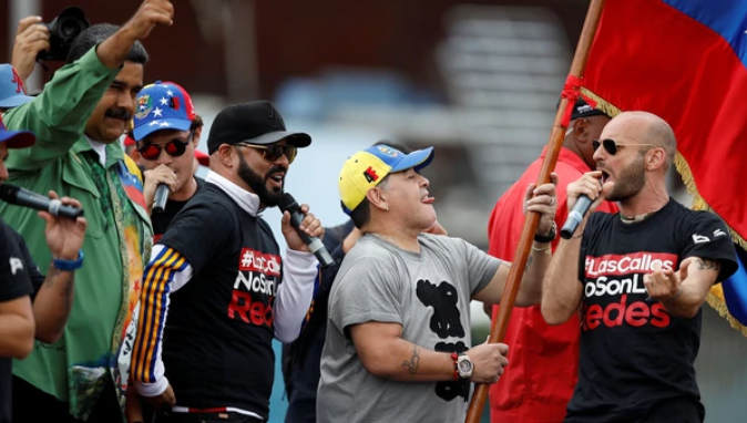 Diego Maradona bailó en el acto de cierre de la campaña presidencial de Nicolás Maduro