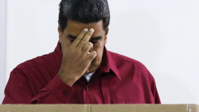 Nicolás Maduro acudió a las urnas con una advertencia: «Votos o balas, paz o violencia»