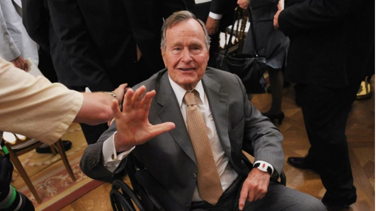 El ex presidente de EEUU George H. W. Bush volvió a ser hospitalizado