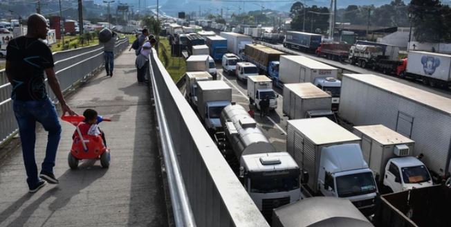 Huelga de camioneros: explotó la bomba brasileña