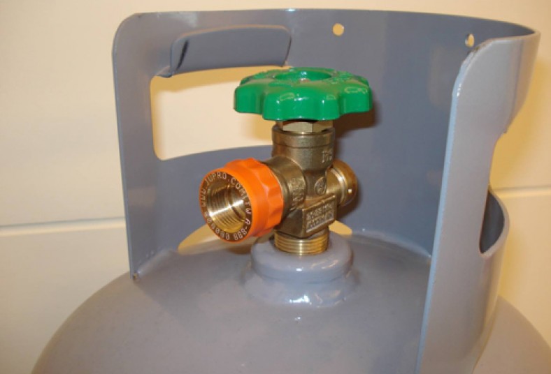 Nuevo reglamento de Gas LP obliga a uso de válvulas de rosca para prevenir accidentes