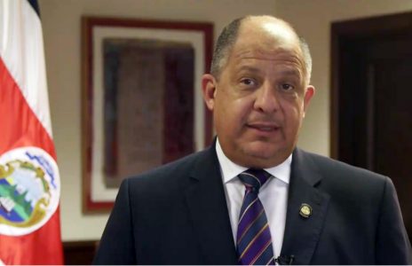 Luis Guillermo Solís reprocha a Alvarado, Piza y Desanti por opacar plan fiscal en campaña