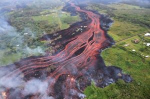 Ríos de lava del volcán Kilauea acechan planta eléctrica en Hawaii y temen una catástrofe