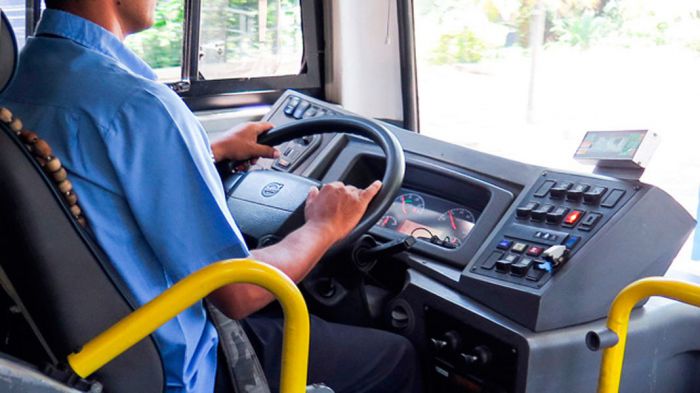 Autobuseros alertan escasez de choferes por migración a servicios informales