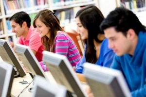 Proyecto busca eliminar impuestos para computadoras de colegiales y universitarios