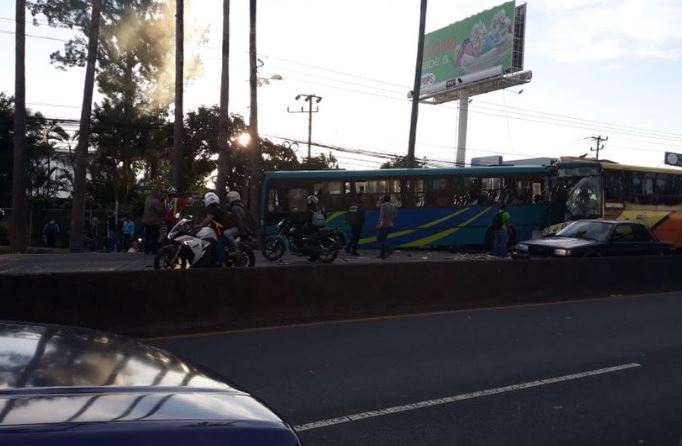 Fiscalía busca responsables de ‘lesiones culposas’ tras accidente de buses en La Uruca