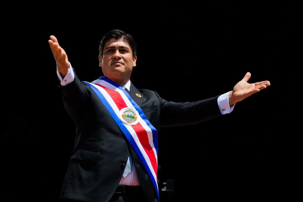 Carlos Alvarado asume presidencia con promesa de dar su mejor versión a Costa Rica