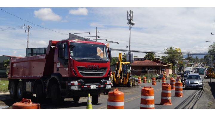 ¡Paciencia! Ampliación de vía en Santo Domingo generará paso regulado desde las 9 AM