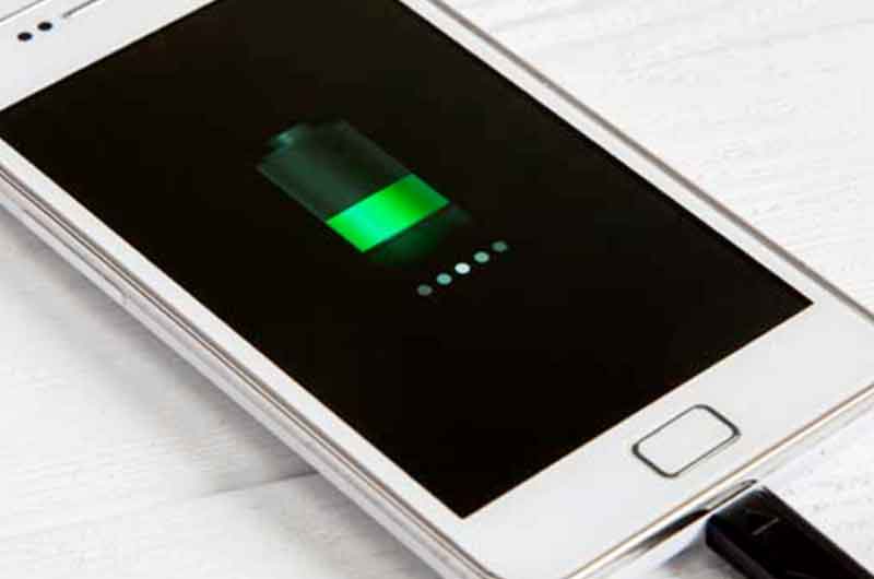 Tres hábitos que dañan la batería de su celular