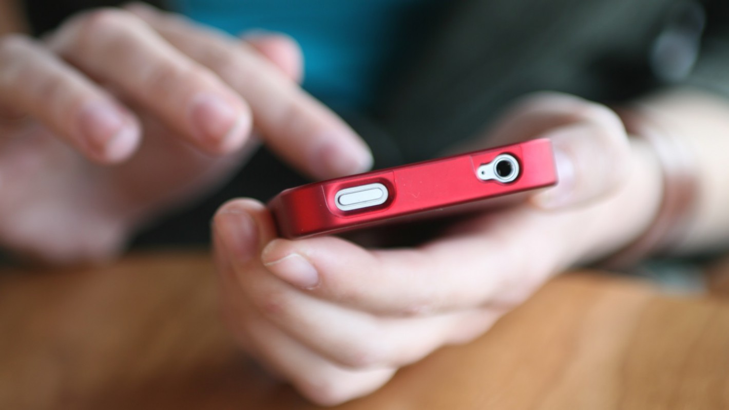 La Policía de Arizona arrestó a una mujer por enviarle 65.000 mensajes de texto a un hombre