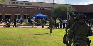 Identifican a sospechoso de tiroteo en escuela de Texas