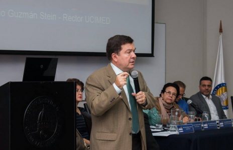 Gobierno juramentó a rector de Ucimed como directivo de la Caja