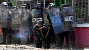 Policía de Nicaragua reprimió las protestas contra Ortega con tiros de fusil AK-47
