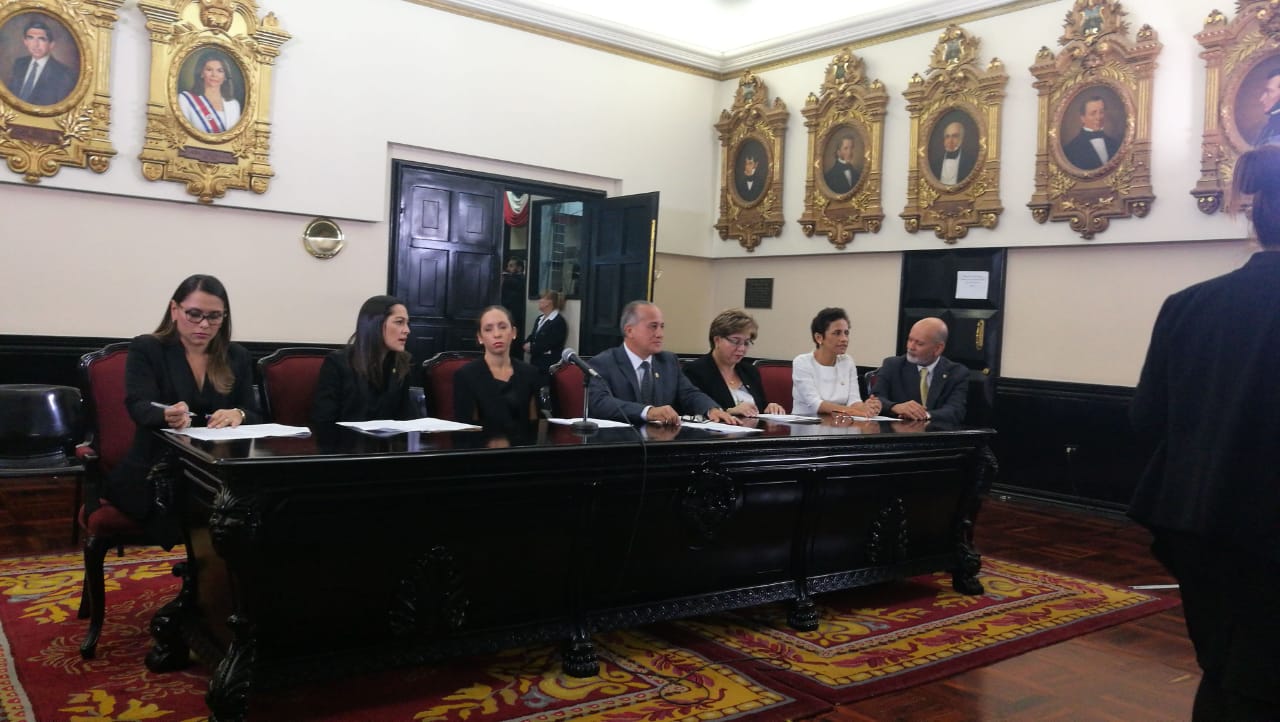 Diputados crean comisión para investigar caso del informe sobre el expresidente Solís