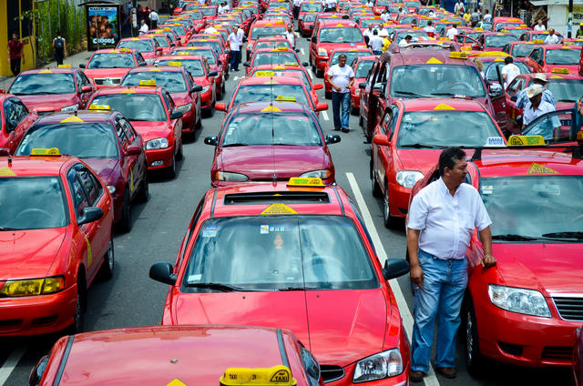 Grupo de taxistas se manifestará el 3 de julio contra permanencia de UBER