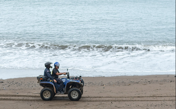 Policías reforzaron seguridad en playas durante primer fin de semana de vacaciones