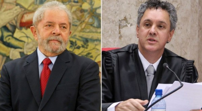 Un juez revocó la orden de liberación de Lula da Silva y determinó que debe seguir en prisión