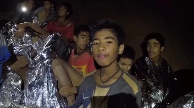 Rescataron a los primeros cuatro niños miembros del grupo atrapado en una cueva en Tailandia