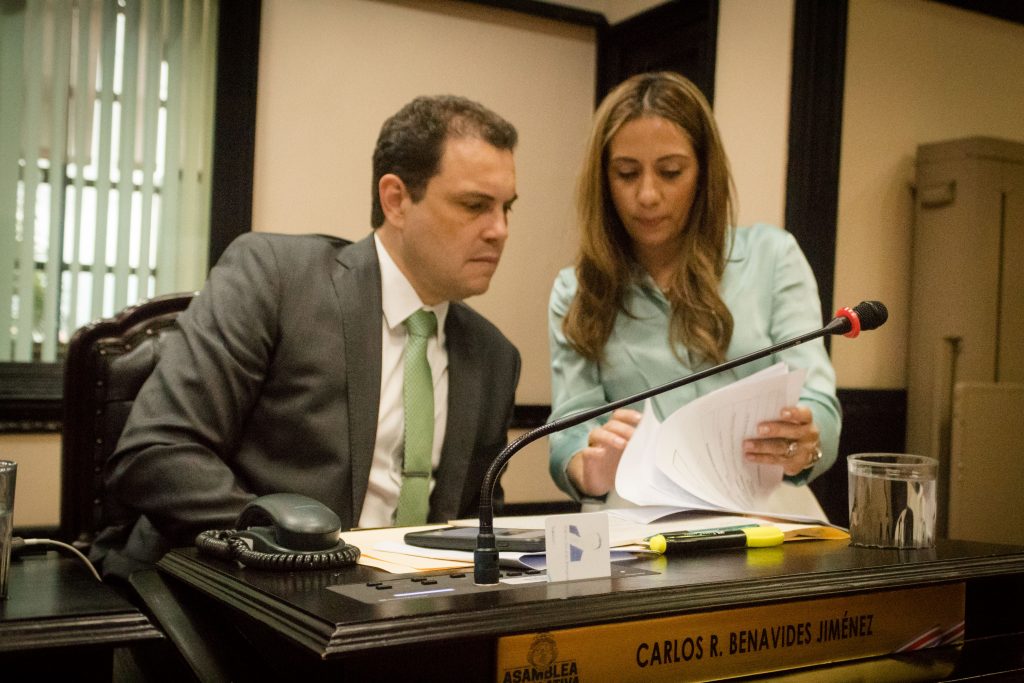 Diputados alegan que informe de Procuraduría sobre expresidente Solís debía ser público