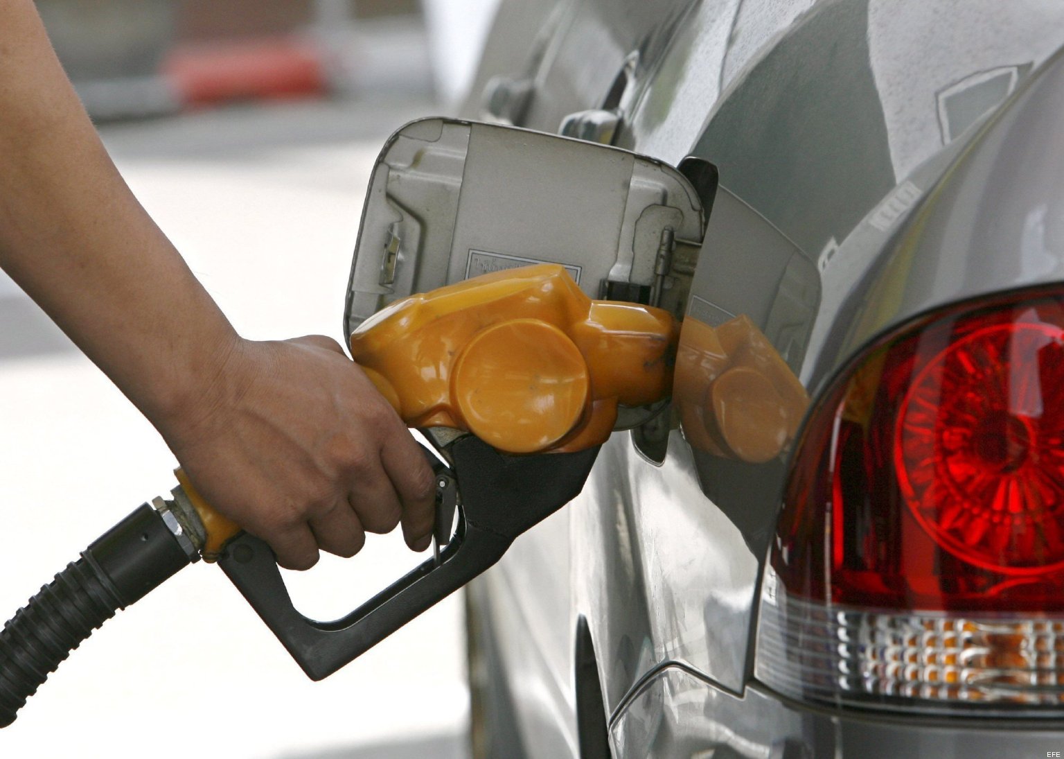 Gasolina regular subirá ¢3 por litro la próxima semana