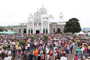 Cientos de romeros adelantan su viaje hasta la Basílica de los Ángeles