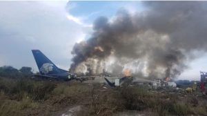Cayó un avión de Aeroméxico con 97 pasajeros a bordo, no se reportan muertos