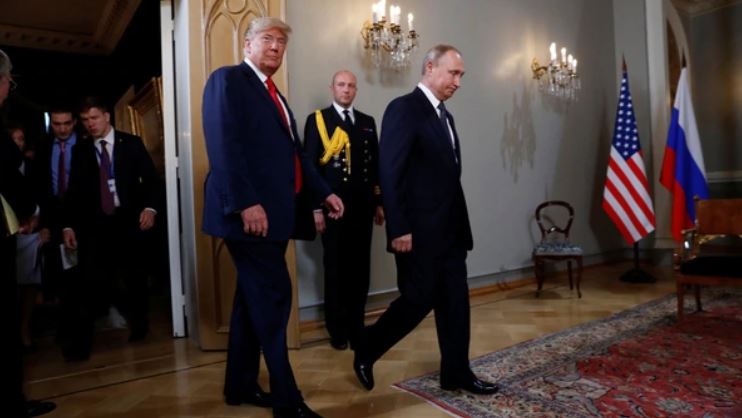 Trump y Putin celebran su primera cumbre formal en el palacio presidencial de Helsinki