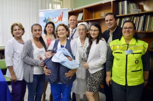 Chaleco salva vidas facilitará evacuación de bebés en caso de una emergencia
