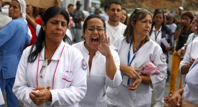 Nicolás Maduro intenta sobrevivir a la crisis sanitaria