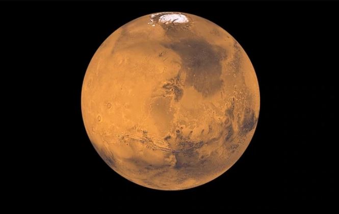 Científicos descubrieron agua líquida en Marte