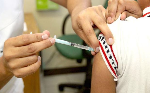 CCSS afina logística para vacunar a 700 mil menores contra el sarampión en agosto