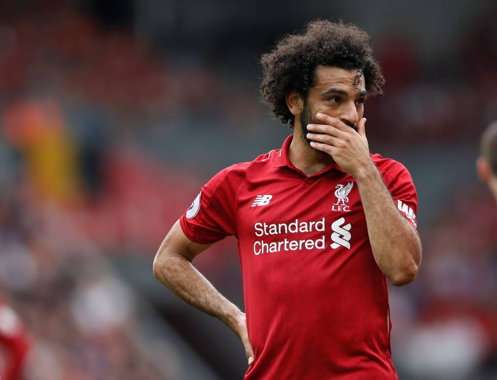 Liverpool denunció a Salah por manejar y usar el celular