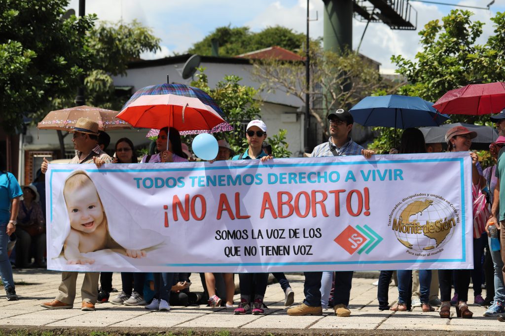 Grupos contra el aborto entregarán carta el Presidente Alvarado este martes