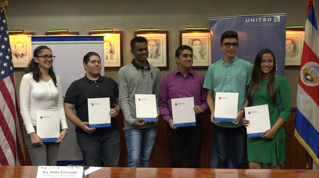 Seis estudiantes costarricenses de colegios públicos reciben beca para estudiar en Estados Unidos