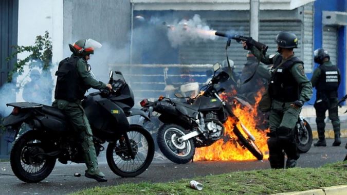 Oposición venezolana advierte de ola de represiones por explosiones en acto de Maduro