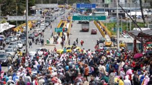 Ante el masivo flujo migratorio, Ecuador exigirá pasaporte a los venezolanos que ingresen al país