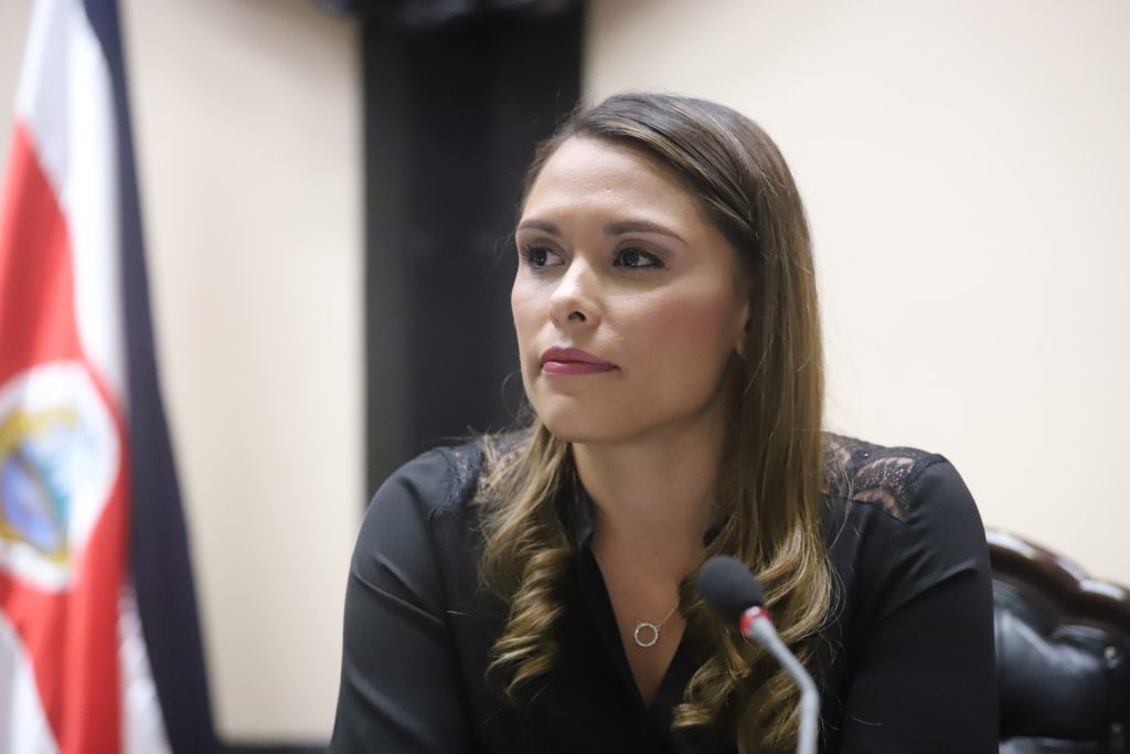 Diputada Ivonne Acuña presenta demanda por ₵40 millones contra odontólogo que la ofendió