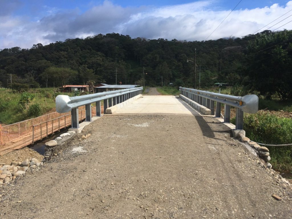 ICE entrega tres puentes nuevos en Upala que fueron dañados por el Huracán Otto