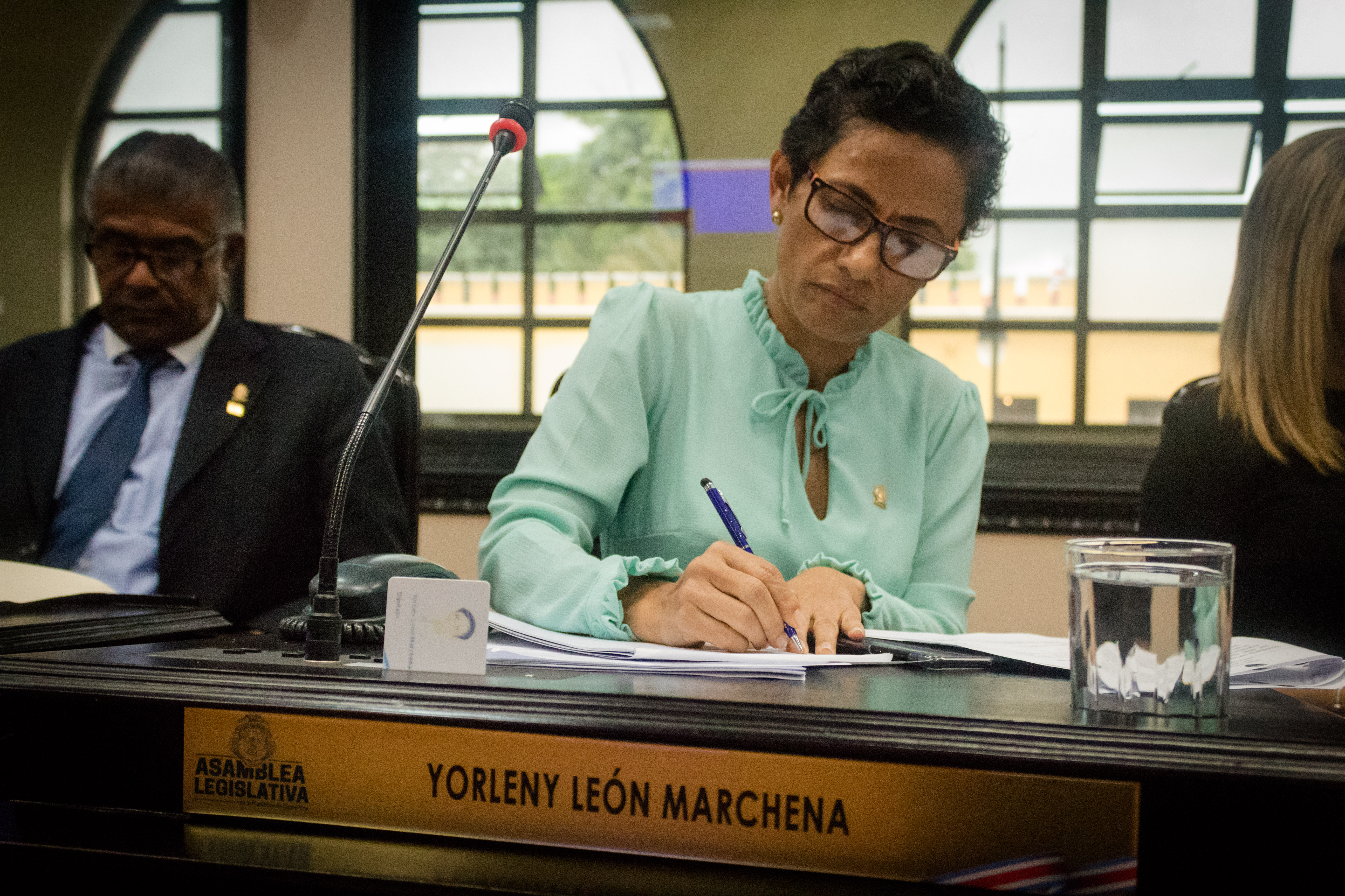 Diputada pide que Contralora General comparezca por huecos fiscales y pagos de Hacienda