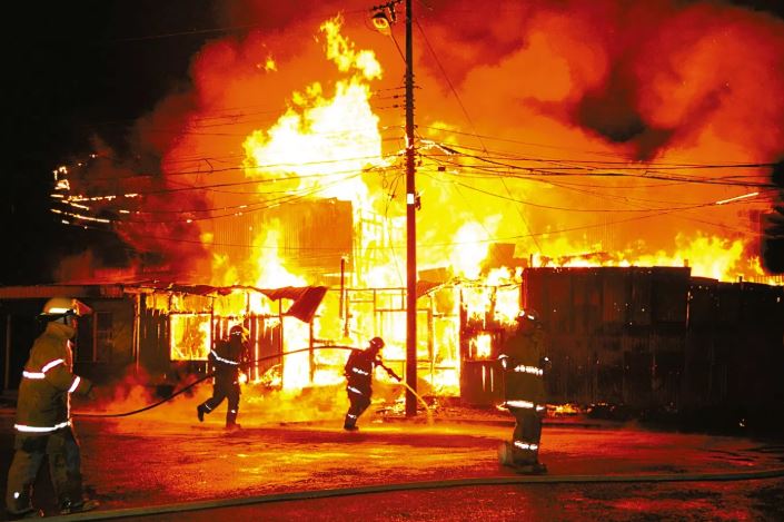 Bomberos atienden tres incendios diarios a casas o edificios en lo que va del año