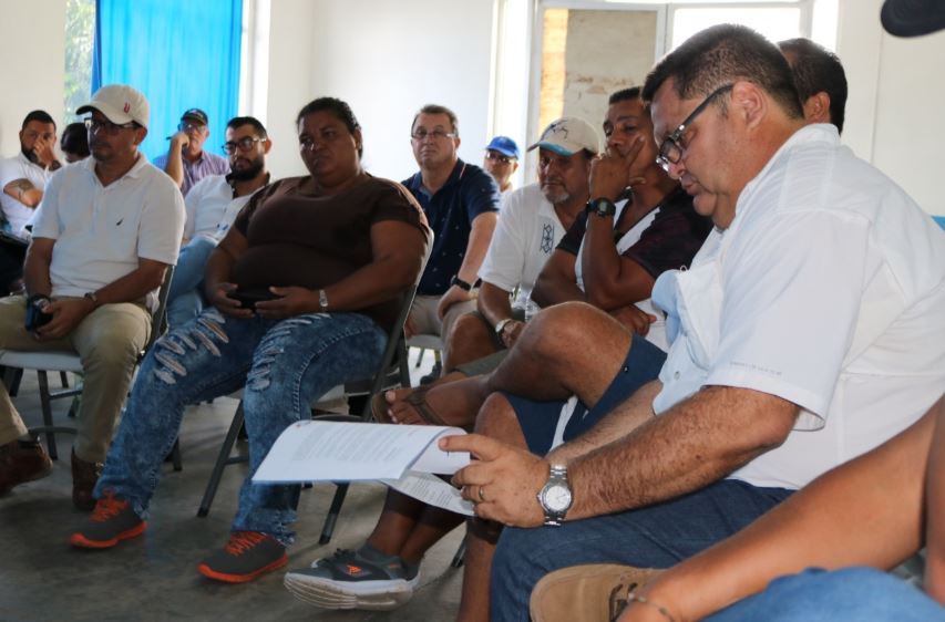 Pescadores esperan a Rodolfo Piza en Puntarenas para poner fin a protestas