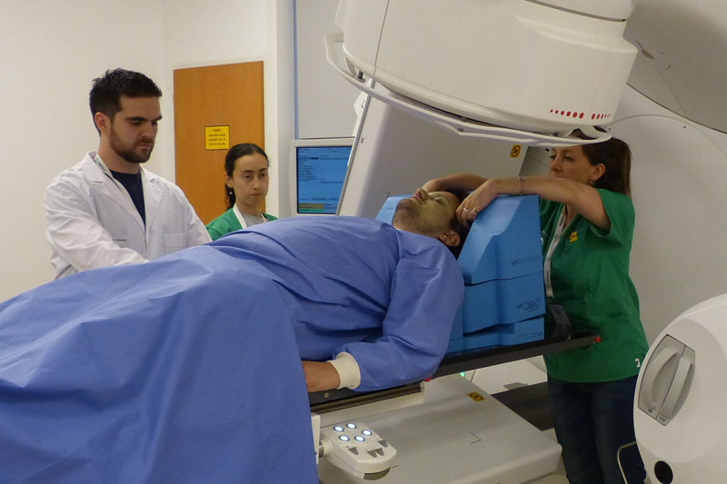 Defensoría urge a Caja acciones para garantizar tratamiento oportuno en servicio de radioterapia